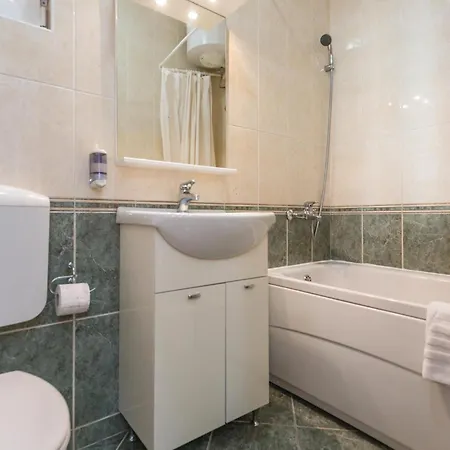 Apartament Stunning In With Wifi Makarska